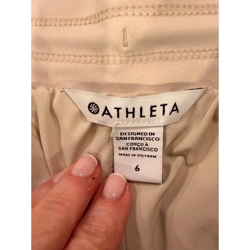 Athleta Quilted Shorts Womens 6 Beige Chevron‎ Zip Pockets Lounge Casual